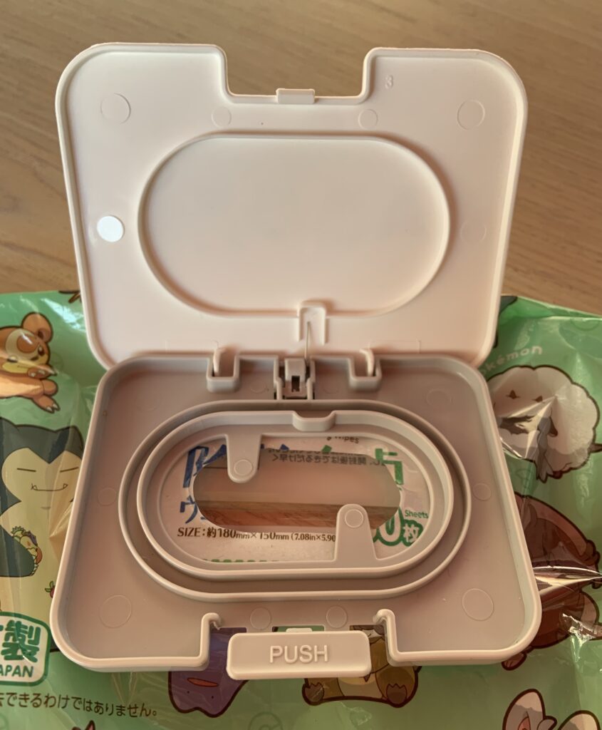 ウェットシートの蓋が開いたところの写真